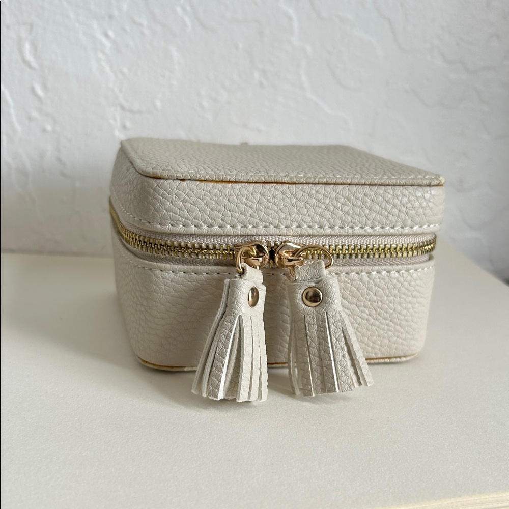 Compact White Leather Travel Jewelry Case with Tassel Zipper